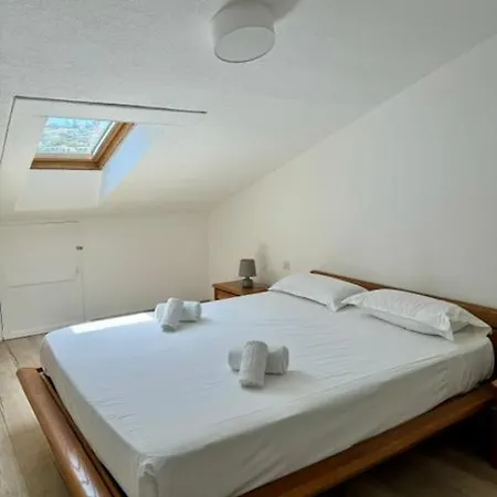 Apartment Centre *