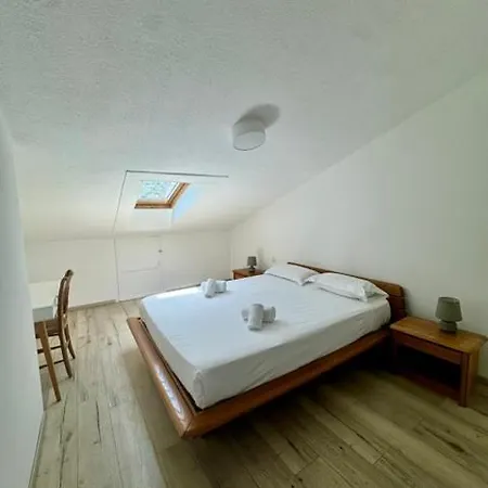 Apartment Centre *